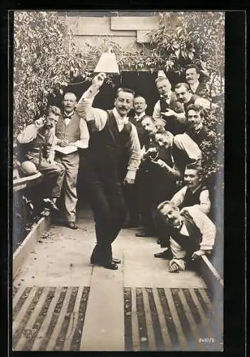 Foto-AK Männer beim Kegeln