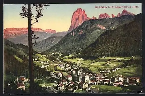 AK St. Ulrich in Gröden, Teilansicht mit Bergen
