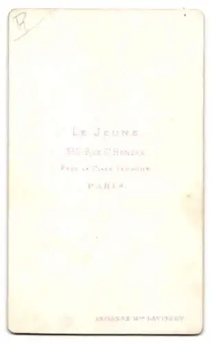 Fotografie Le Jeune, Paris, 350, Rue St. Honoré, Bürgerliche Dame mit Hochsteckfrisur