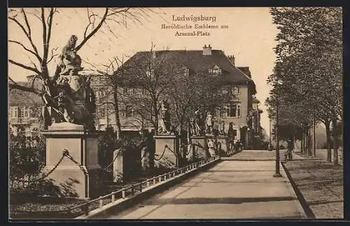 AK Ludwigsburg / Württemberg, Arsenalplatz mit Heroldischen Emblemen