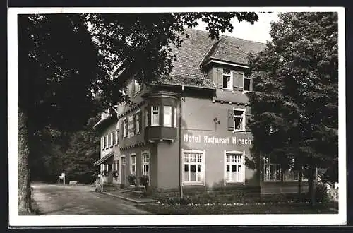 AK Zwieselberg / Württ., Hotel-Pension Hirsch K. Braun mit Strasse