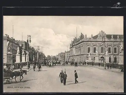 AK Berlin, Unter den Linden, Brückenpartie mit Soldaten