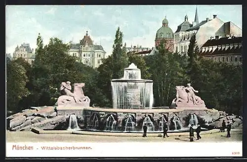 AK München, Wittelsbacherbrunnen mit Passanten
