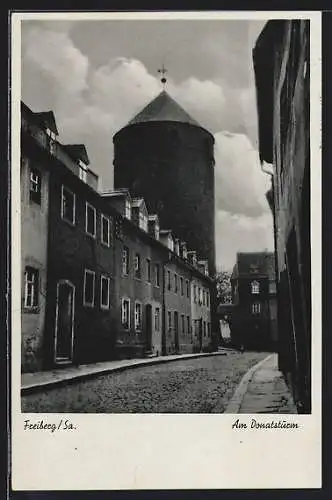 AK Freiberg /Sa., Strassenpartie am Donatsturm