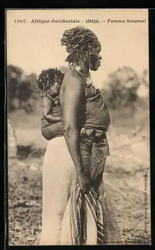 AK Femme Saussai, Frau mit Kind auf dem Rücken