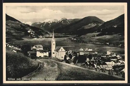 AK Sillian /Osttirol, Ortsansicht gegen die Lienzer Dolomiten