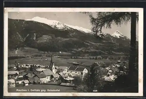 AK Mauthen i. Gailtale, Ortsansicht gegen den Berg Reisskofel
