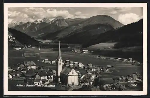 AK Sillian /Osttirol, Ortsansicht mit Kirche und Bergpanorama, Dolomiten