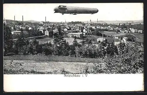 AK Netzschkau i. V., Zeppelin über der Stadt