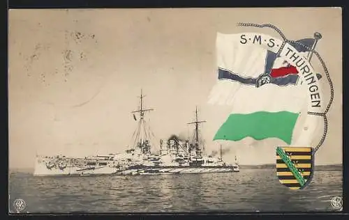 AK Kriegsschiff S.M.S. Thüringen mit einem Beiboot vor Anker liegend, mit Torpedonetzen, Reichskriegsflagge