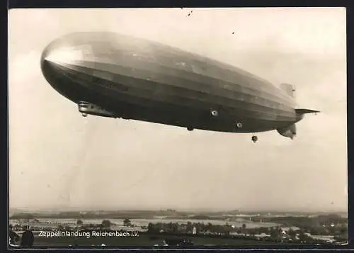 AK Reichenbach / Vogtland, Luftschiff Graf Zeppelin LZ-127 bei der Landung