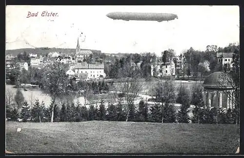 AK Bad Elster, Zeppelin über dem Ort