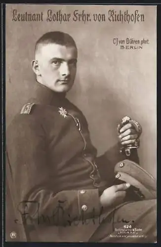 Foto-AK Sanke Nr.: 526, Leutnant Lothar Frhr. von Richthofen mit original Tinten-Autograph Frhr. Richthofen