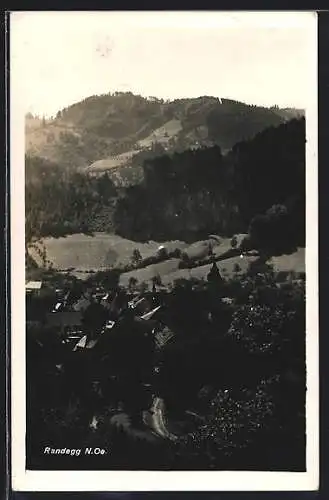 AK Randegg /N.-Oe., Ortsansicht von einem Berg aus