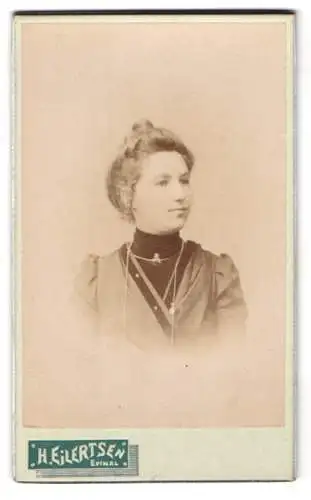 Fotografie H. Eilertsen, Epinal, Place des Vosges, 17 & 2, Rue du Palais de Justice, Junge Dame mit hochgestecktem Haar
