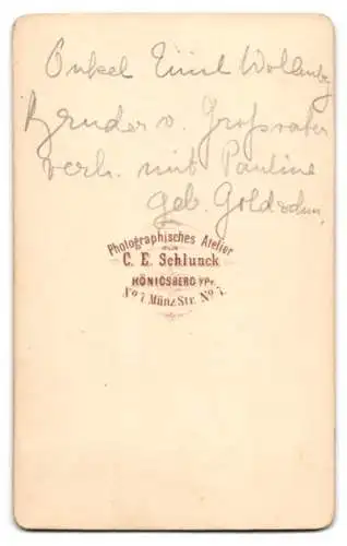 Fotografie C. E. Schlunck, Königsberg i. Pr., Münz-Str. 7, Charmanter Herr im Anzug mit Fliege