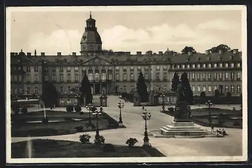 AK Karlsruhe, Schlossplatz mit Bad. Landesmuseum