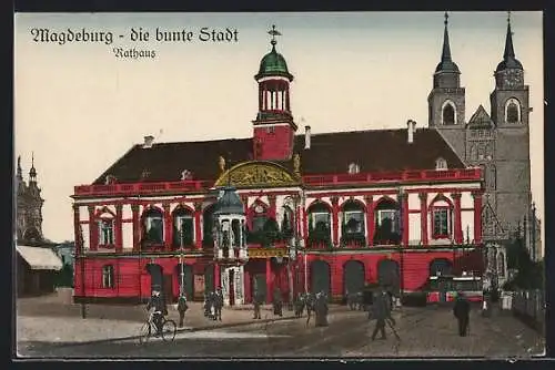 AK Magdeburg, Passanten und Strassenbahn vor dem Rathaus