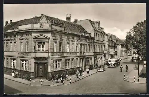AK Fürstenwalde /Spree, Passanten in der Dr.-Wilhelm-Külz-Strasse