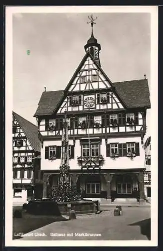 AK Urach / Württbg., Rathaus mit Marktbrunnen