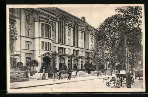 AK Berlin-Tiergarten, Passanten auf der Strasse vor dem Weinhaus Rheingold