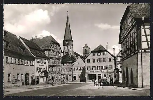 AK Münnerstadt /Ufr., Passanten auf dem Marktplatz