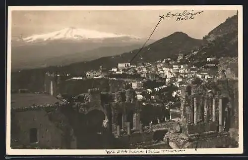 AK Taormina, Blick über Dächer und Ruinen