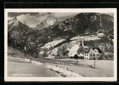 AK Hinterstoder /O.-Ö., Ortsansicht im Schnee vor Bergpanorama