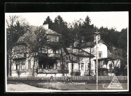 AK Unternberg, Fahrradfahrer vor der Wasserheilanstalt