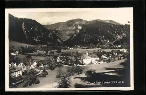 AK Hinterstoder /O.Ö., Ortsansicht gegen die Berge