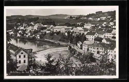 AK Grünburg /Ob.-Oe., Ortsansicht aus der Vogelschau an der Steyr, mit Wehr