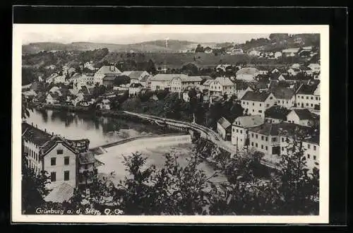 AK Grünburg /Ob.-Oe, Ortsansicht aus der Vogelschau an der Steyr, mit Wehr