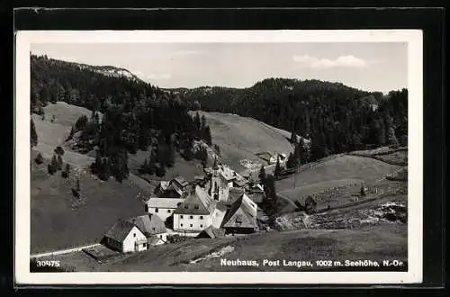 AK Neuhaus, Blick über die Ortschaft vom Berg aus