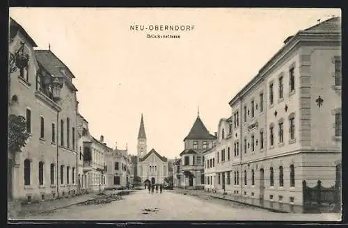 AK Neu-Oberndorf, Partie in der Brückenstrasse mit Kirche