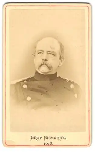 Fotografie unbekannter Fotograf und Ort, Graf Otto von Bismarck in Uniform