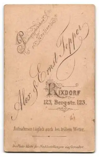 Fotografie Alex & ernst Tepper, Rixdorf, junger Mann im Anzug, im Passepartout