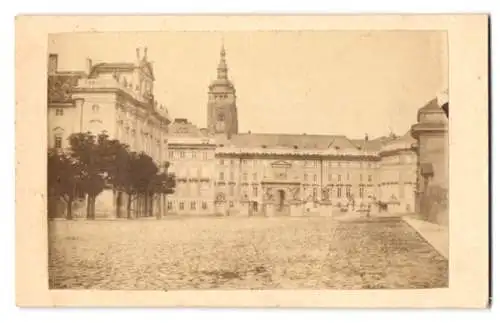 Fotografie Ph. v. Senteck, Berlin, Ansicht Prag, der Eingang zur Burg Hradschin