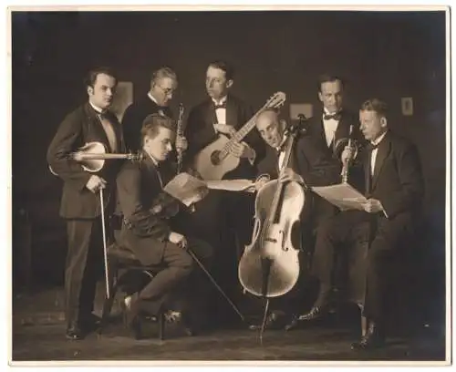 Fotografie Hermann Brühlmeyer, Baden bei Wien, Gitarren Virtuose Alfred Ronndorf mit seiner Band