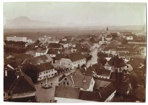 Fotografie unbekannter Fotograf, Ansicht Windisch-Feistritz, Gasthaus zum Lamm & Strassenansicht mit Blick zur Kirche