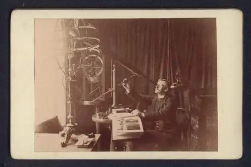 Fotografie Fr. Schütz, Ansicht Rostock, Astronom mit Teleskop und Mondatlas im Phys. Institut Rostock 1890
