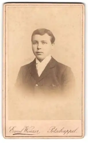 Fotografie Emil Winzer, Potschappel, Dresdner Strasse, Caarl Branett im schwarzen Anzug mit weisser Krawatte