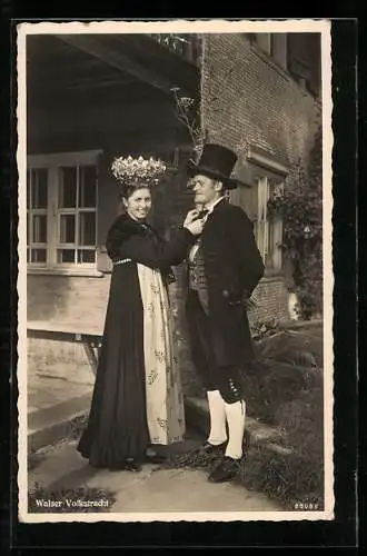 AK Walser Volkstracht, junges Paar