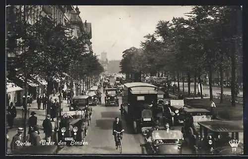 AK Berlin, Unter den Linden mit Passanten