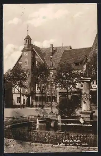 AK Schleusingen, Rathaus mit Brunnen