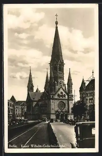 AK Berlin-Charlottenburg, Strassenbahn mit der Kaiser Wilhelm-Gedächtniskirche