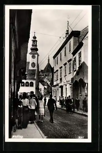 AK Mödling, Strassenpartie mit Kirche