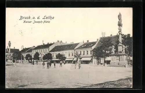 AK Bruck a. d. Leitha, Kaiser Joseph-Platz mit Denkmal