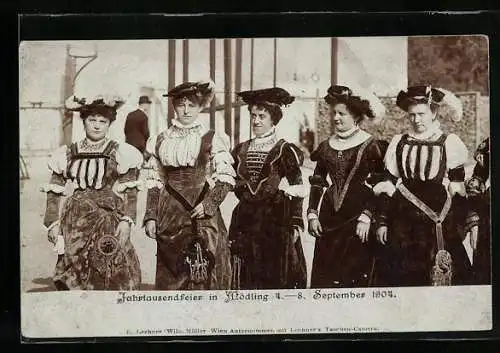 AK Mödling, Jahrtausendfeier 1904, Frauen in historischen Kostümen