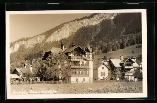 AK Goisern, Haus Sonnstein mit Berghängen