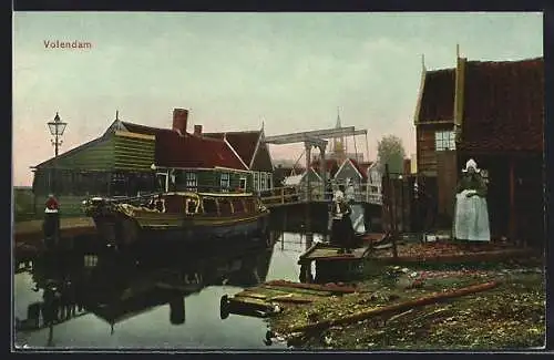 AK Volendam, Ortspartie am Wasser